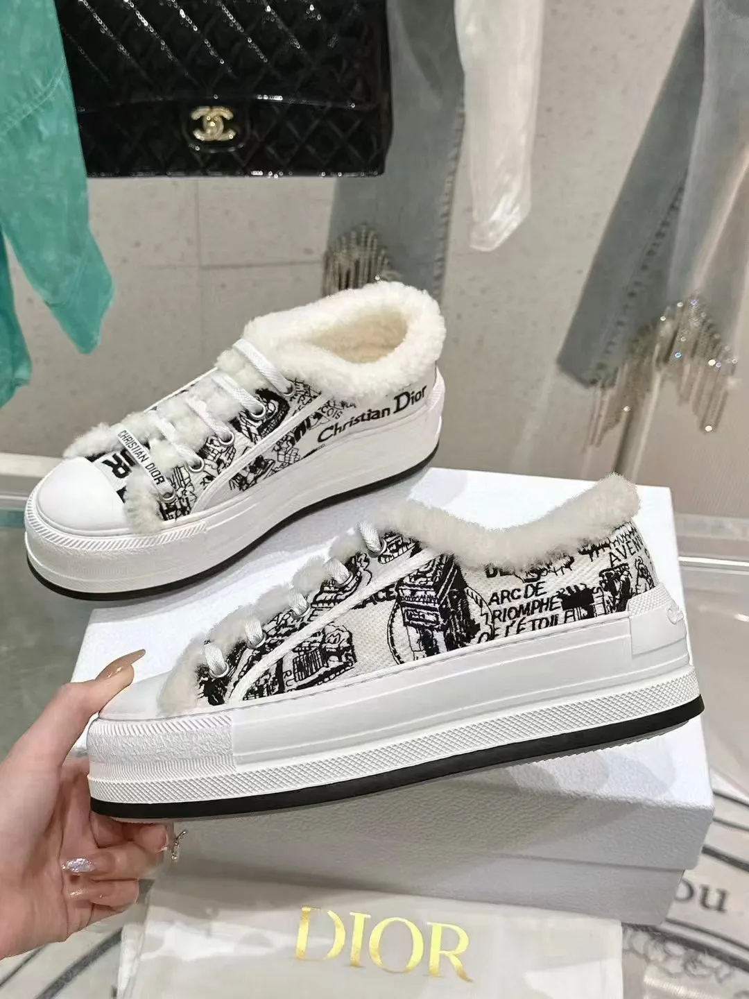 👟👟Ex-factory price 560👟👟 🇫🇷🇫🇷——Dior embroidered thick-soled wool casual shoes, fur shoes 𝐃𝐈𝐎𝐑 𝐖𝐚𝐥𝐤'𝐧 Dior presbyopic embroidery wool thick-soled canvas shoes casual sports shoes this The Walk'n'Dior platform sneakers are a stylish piece that elevates the collection. Oblique printed cotton embroidered upper with comfortable platform sole, tongue and Christian Dior Paris signature laces. Can add fashionable temperament to all kinds of casual looks. Original custom-made imported Oblique printed embroidery fabric. Imported soft sheepskin lining. Original exclusive open-molded TPU material outsole. Bottom thickness 4.5CM. Size: Women's 35-41 (custom-made 41 is non-refundable)